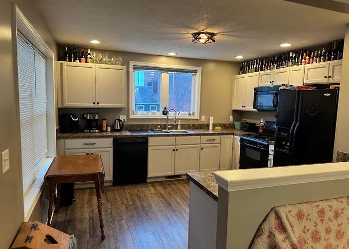 3bd Townhome Walking Distance To Stadiums And Downtown With Parking *