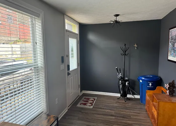 3bd Townhome Walking Distance To Stadiums And Downtown With Parking